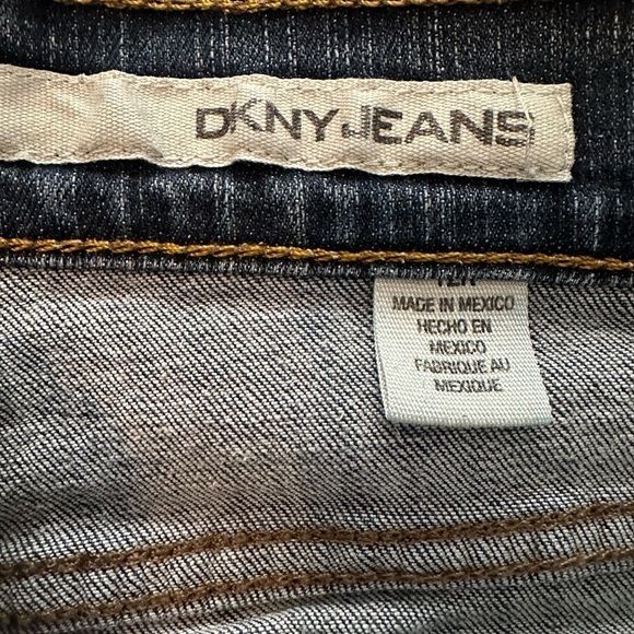 DKNY Soho Bootcut Midrise Jeans size 12 - Picture 6 of 16